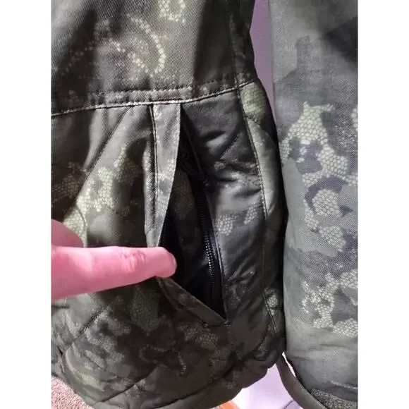 NWT Volcom Winrose Insulated Snow Jacket Womens Sz XS Camo Ski Waterproof - Picture 4 of 9